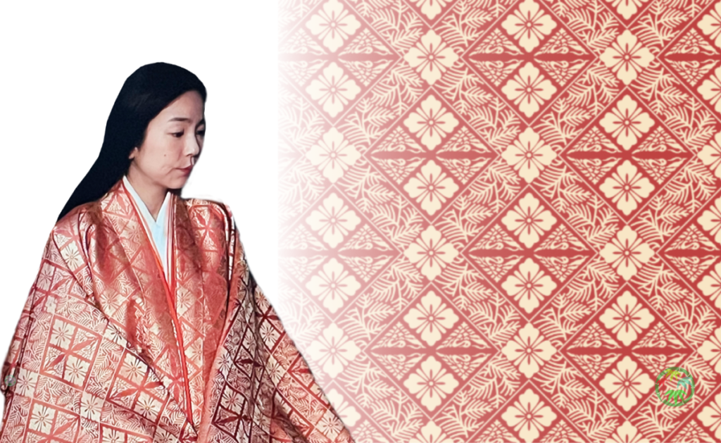"大河ドラマ「光る君へ」でキャラクター「さわ」が着用している朱色と金色の幸菱文様の衣装