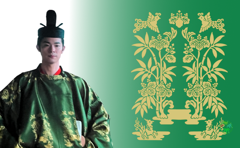 大河ドラマ『光る君へ』の藤原行成の姿と、右側に配置された緑地に金の桐竹鳳凰麒麟文様