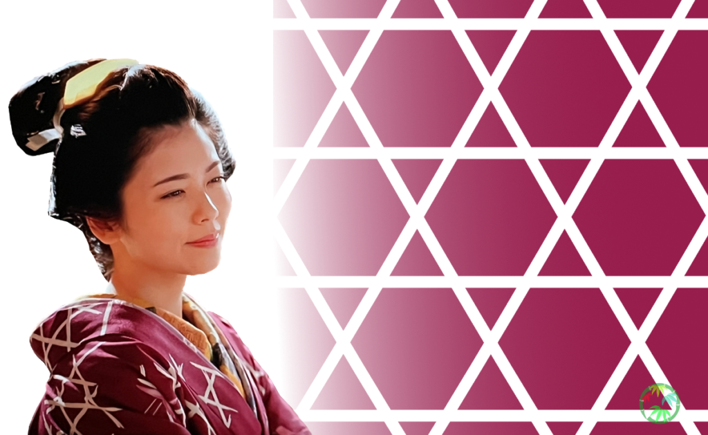 大河ドラマの登場人物、吉原の花魁である5代目瀬川が微笑んでいる姿と、彼女の着ている着物の文様「籠目文様」が並んだ画像