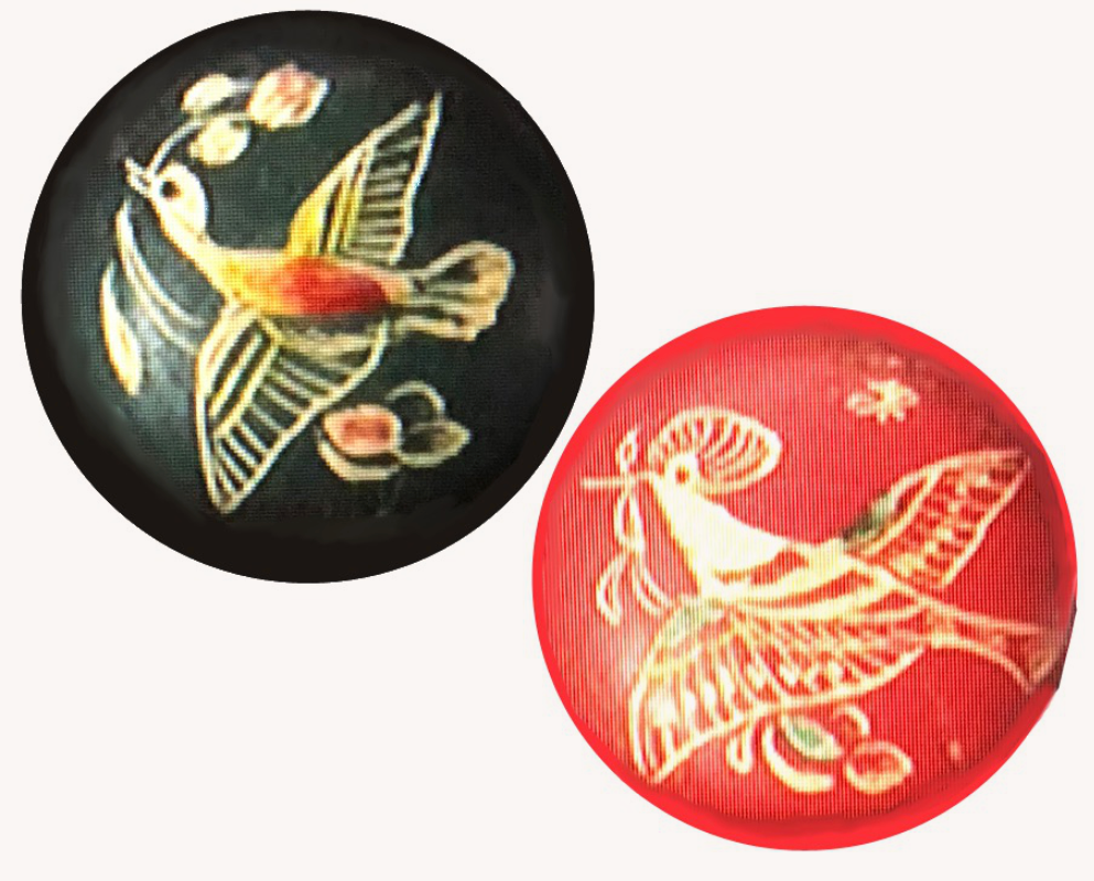 正倉院の宝物「紅牙撥鏤碁子・紺牙撥鏤碁子」鳳凰が花を咥えている文様