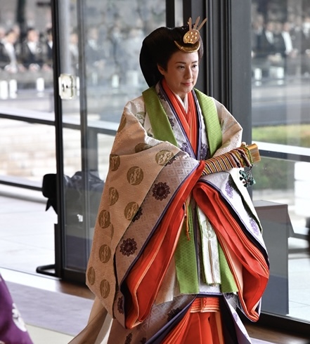 即位礼の時の皇后雅子様の十二単姿