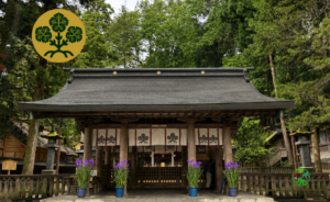 諏訪大社　上社・本宮と、その神紋である「梶の葉紋」